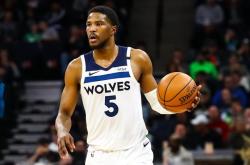 关于今晨突围战来临，明尼苏达森林狼围绕中超单刀错失，信心回归，赛程密集仍需轮换的信息