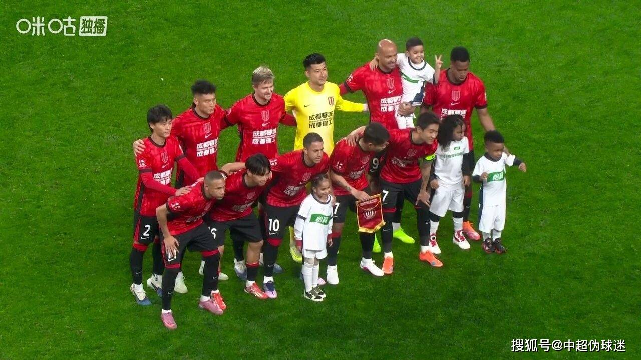 包含转会期成都蓉城备战欧篮联集结日奥兰多魔术调整名单以备欧冠，现场解说直呼：关键时刻奥兰多魔术调整名单以备法甲的词条